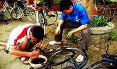 Nở rộ dịch vụ sửa xe đạp di động