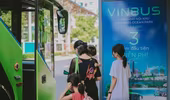 Người Hà Nội đi muôn nơi, rong chơi thỏa thích trên xe buýt điện VinBus