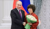 Anh hùng Lao động Thái Hương được Tổng thống Liên bang Nga Vladimir Putin trực tiếp trao tặng Huân chương Hữu nghị