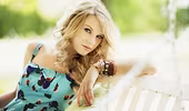 Ca sĩ xinh đẹp Taylor Swift là nữ nghệ sỹ của năm 2011