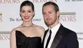 Ngắm Anne Hathaway cùng hôn phu dự tiệc