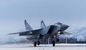 Tiêm kích MiG-31 Nga giám sát máy bay quân sự Mỹ 