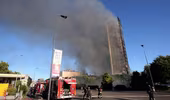 [VIDEO] Tòa nhà chung cư cao 20 tầng bốc cháy dữ dội ở Milan