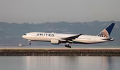 Máy bay United Airlines suýt lao xuống biển sau khi cất cánh