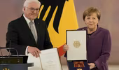 Bà Angela Merkel nhận huân chương cao quý nhất của Đức