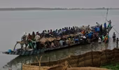 Chìm thuyền chở người đi đám cưới, 100 người thiệt mạng