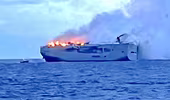 Cháy tàu chở hàng nghìn ô tô hạng sang ngoài khơi Hà Lan 