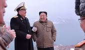 Nhà lãnh đạo Triều Tiên Kim Jong-un giám sát vụ phóng thử tên lửa từ tàu ngầm