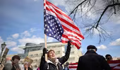 Biểu tình rầm rộ phản đối ông Trump trên khắp nước Mỹ 