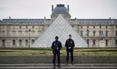 Thêm 4 nghi phạm bị bắt trong vụ trộm trang sức tại Bảo tàng Louvre (Pháp)