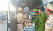 Chở khách kèm theo “thuốc độc” để kiếm lời