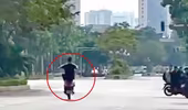 Xử lý đối tượng điều khiển xe máy "bốc đầu" trên đường Xuân Tảo