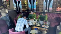 Đột kích các cơ sở karaoke biến tướng, trá hình, thu giữ nhiều bình ‘khí cười’