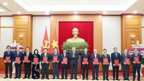 Trao quyết định về chức năng, nhiệm vụ của 13 cơ quan ban Đảng, đơn vị ở Trung ương