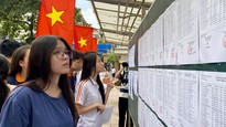 Thí sinh hồi hộp chờ điểm chuẩn đại học