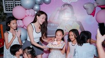 Trà Ngọc Hằng cùng công chúa nhỏ đón sinh nhật ấm áp
