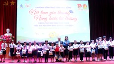 Tân Hiệp Phát tiếp tục hành trình “Nối trọn yêu thương”: Trao 200 suất học bổng cho học sinh có hoàn cảnh khó khăn tại Bình Dương