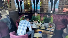 Đột kích các cơ sở karaoke biến tướng, trá hình, thu giữ nhiều bình ‘khí cười’