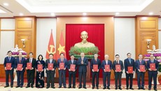 Trao quyết định về chức năng, nhiệm vụ của 13 cơ quan ban Đảng, đơn vị ở Trung ương