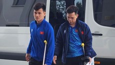 Hậu vệ Tấn Tài chống nạng rời ASEAN Cup 2024