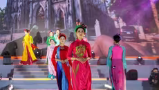 600 phụ nữ trình diễn áo dài tại Lễ hội Áo dài du lịch Hà Nội 2025