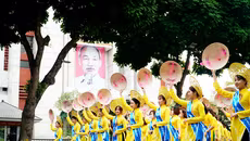 Diễu hành áo dài và cổ phục quanh hồ Hoàn Kiếm