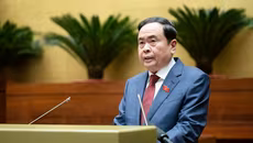 Việc quyết định các vấn đề quan trọng phải đặt lợi ích của quốc gia, nhân dân lên trên hết, trước hết