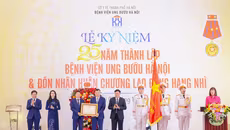 Bệnh viện Ung Bướu Hà Nội đón nhận Huân chương Lao động hạng Nhì