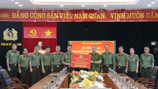 Hướng về đồng bào vùng lũ bằng nhiệt tình và tâm huyết của người chiến sỹ Công an Thủ đô 