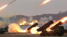 Thấy gì khi Triều Tiên bắn pháo thị uy trước chuyến thị sát biên giới của Bộ trưởng Chiến tranh Mỹ?