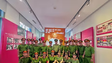 Công an phường Tây Hồ tiếp lửa truyền thống tại Bảo tàng Công an Hà Nội