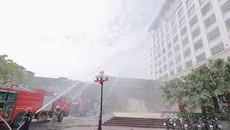 Lính cứu hỏa Công an Hà Nội rèn luyện nghiệp vụ và bản lĩnh