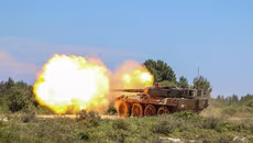 Lính dù Ukraine bất ngờ tung xe tăng bánh lốp Centauro vào trận chiến