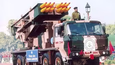 Pháo phản lực phóng loạt Pinaka Ấn Độ lấp chỗ trống trong lục quân Pháp?