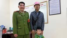 Cảnh sát khu vực xác minh nhanh, giúp bé trai đi lạc về với gia đình