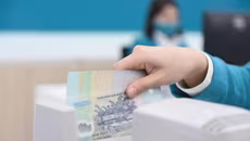 Hút vốn cuối năm, loạt ngân hàng tăng lãi suất tiền gửi