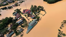 Yêu cầu ngân hàng giãn nợ, miễn, giảm lãi, phí cho khách hàng thiệt hại do bão, lũ