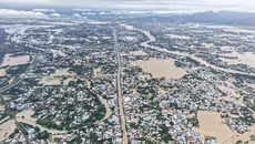 Yêu cầu ngân hàng giãn nợ, miễn giảm lãi cho khách hàng miền Trung chịu ảnh hưởng của bão lũ