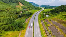 Thí điểm cấm xe tải, xe khách chạy làn 1 trên cao tốc Nội Bài- Lào Cai