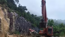 Thủ tướng yêu cầu làm rõ sự cố sạt lở đèo Khánh Lê vùi lấp xe khách Phương Trang 