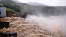 Mưa lũ dồn dập, bất thường bộc lộ điểm yếu của hệ thống hồ đập 