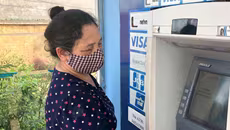 Hà Nội đề xuất chi gần 19 tỷ đồng hỗ trợ phí giao dịch ngân hàng cho đối tượng an sinh xã hội