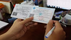 Tặng thẻ bảo hiểm y tế cho người khó khăn dịp Tết Nguyên đán