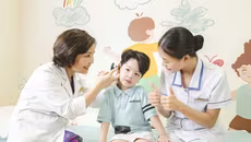 Nữ bác sĩ mở ra cơ hội sống cho bệnh nhi mắc bệnh hiếm gặp