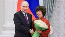 Anh hùng Lao động Thái Hương được Tổng thống Liên bang Nga Vladimir Putin trực tiếp trao tặng Huân chương Hữu nghị