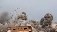 Israel không kích dữ dội hạ tầng quân sự của Hezbollah ở Lebanon