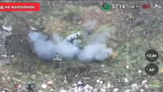 Suýt giẫm phải mìn sát thương, 2 binh sĩ Nga thoát chết trong gang tấc