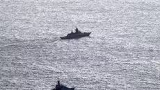 Hải quân Anh chặn tàu hộ tống và tàu chở dầu của Nga ở eo biển Manche