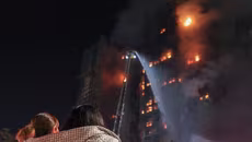 Nhân chứng kể lại khoảnh khắc ‘biển lửa’ bao trùm nhiều tòa chung cư ở Hồng Kông