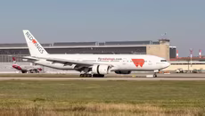 Máy bay chở 425 người khởi hành từ Nga bị cháy động cơ 